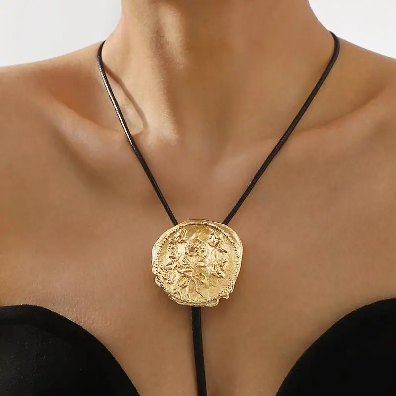 Vintage Irregular Metal Rose Round Label Adjustable Rope Chain Western Cowboy Style Necklace Women Personalized Jewelry