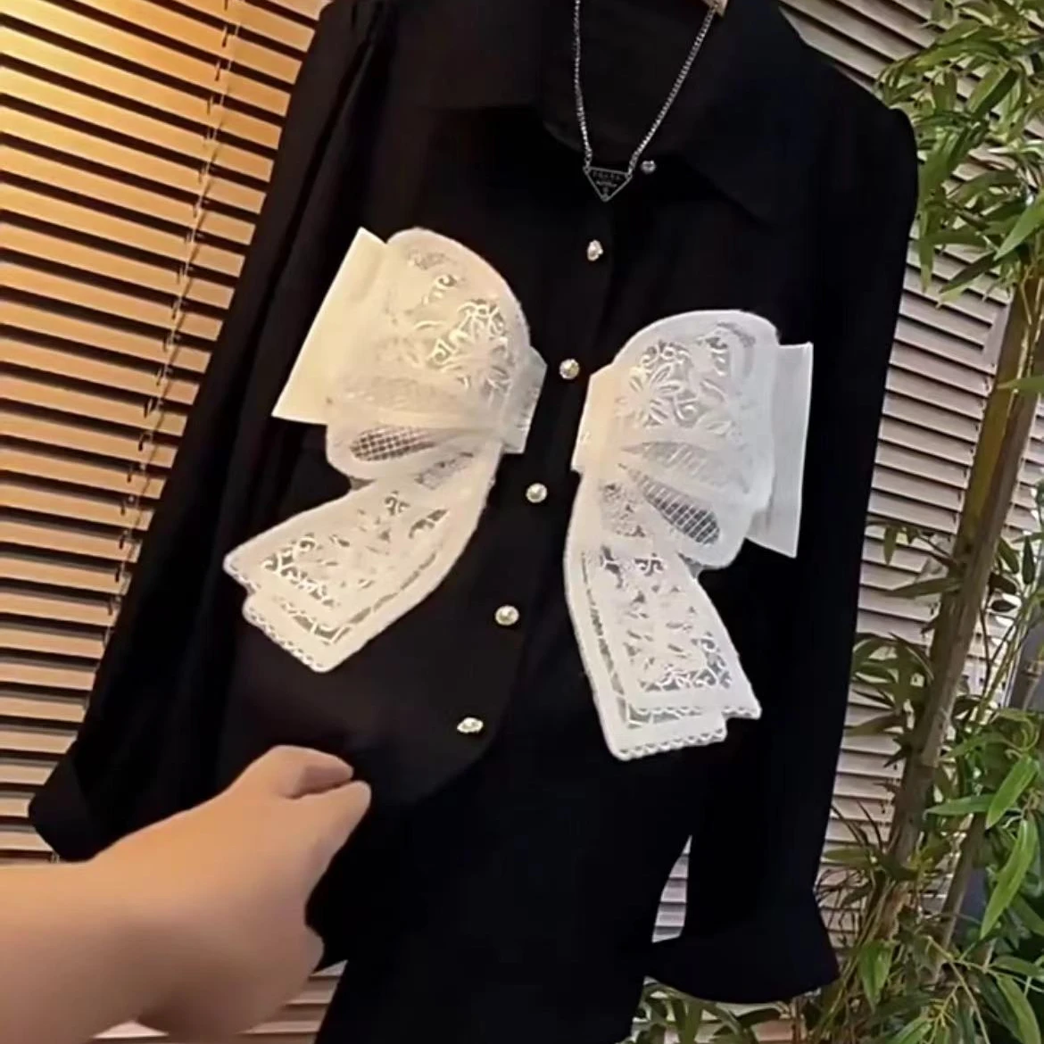 Black Shirts Women Lace Bow Decoration Vintage Loose Long Sleeve Spring Sweet Gothic Tops Streetwear Women Clothing Stylish Chic