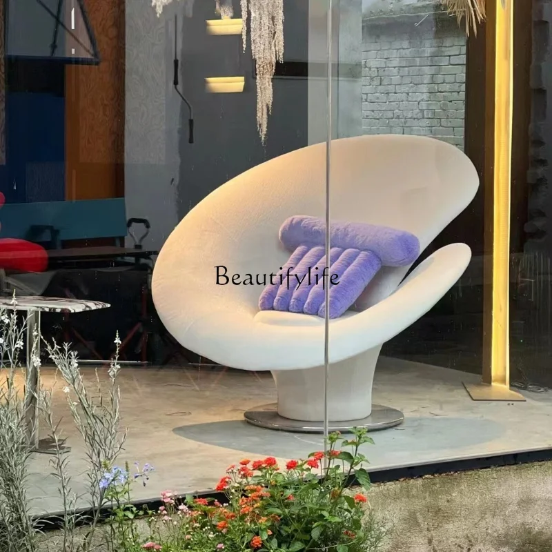 Nordic designer's new flower-shaped petal chair creative horseshoe living room single leisure chair