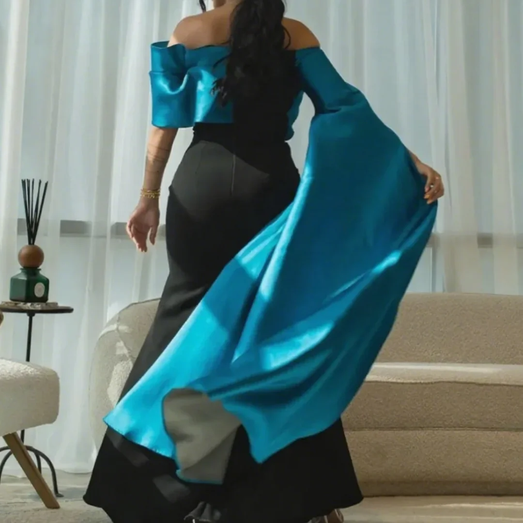 Gaun Prom Berlipat Leher Perahu Putri Duyung Gaun Malam Satin Hitam & Biru Panjang Berkelas Panjang Lantai untuk Wanita Disesuaikan