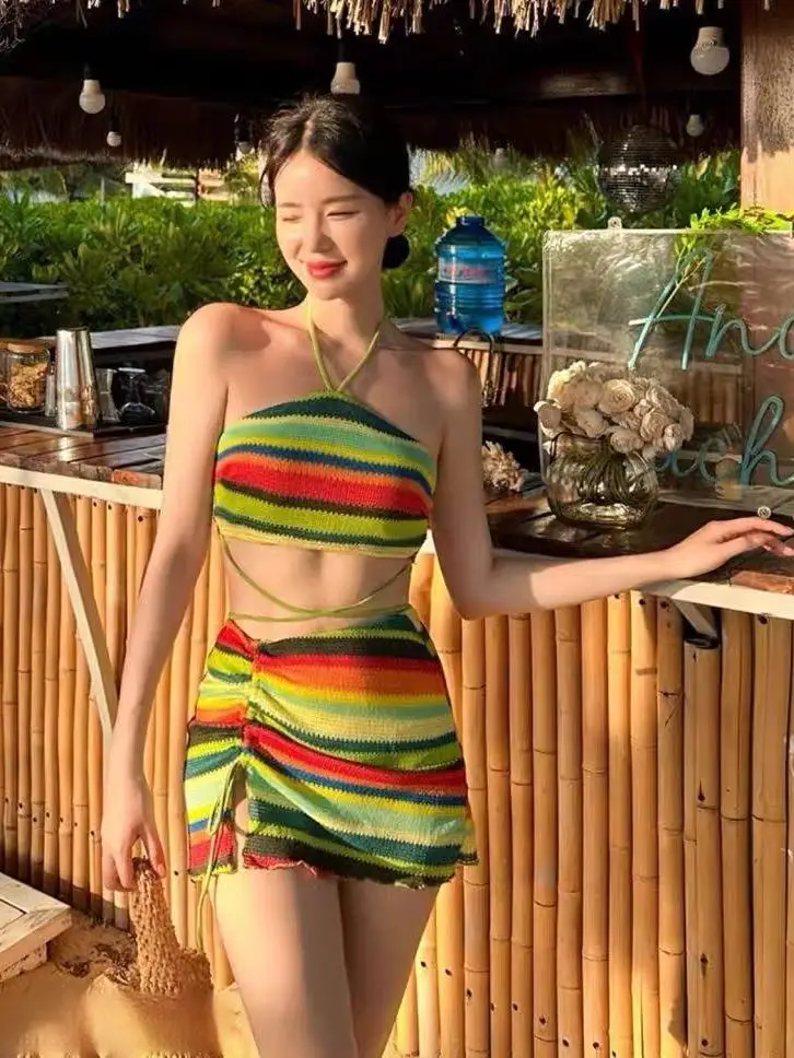 

Сексуальный и дерзкий вязаный раздельный купальник-бикини с цветными блоками и завязками на шее для пляжного отдыха и термальных источников