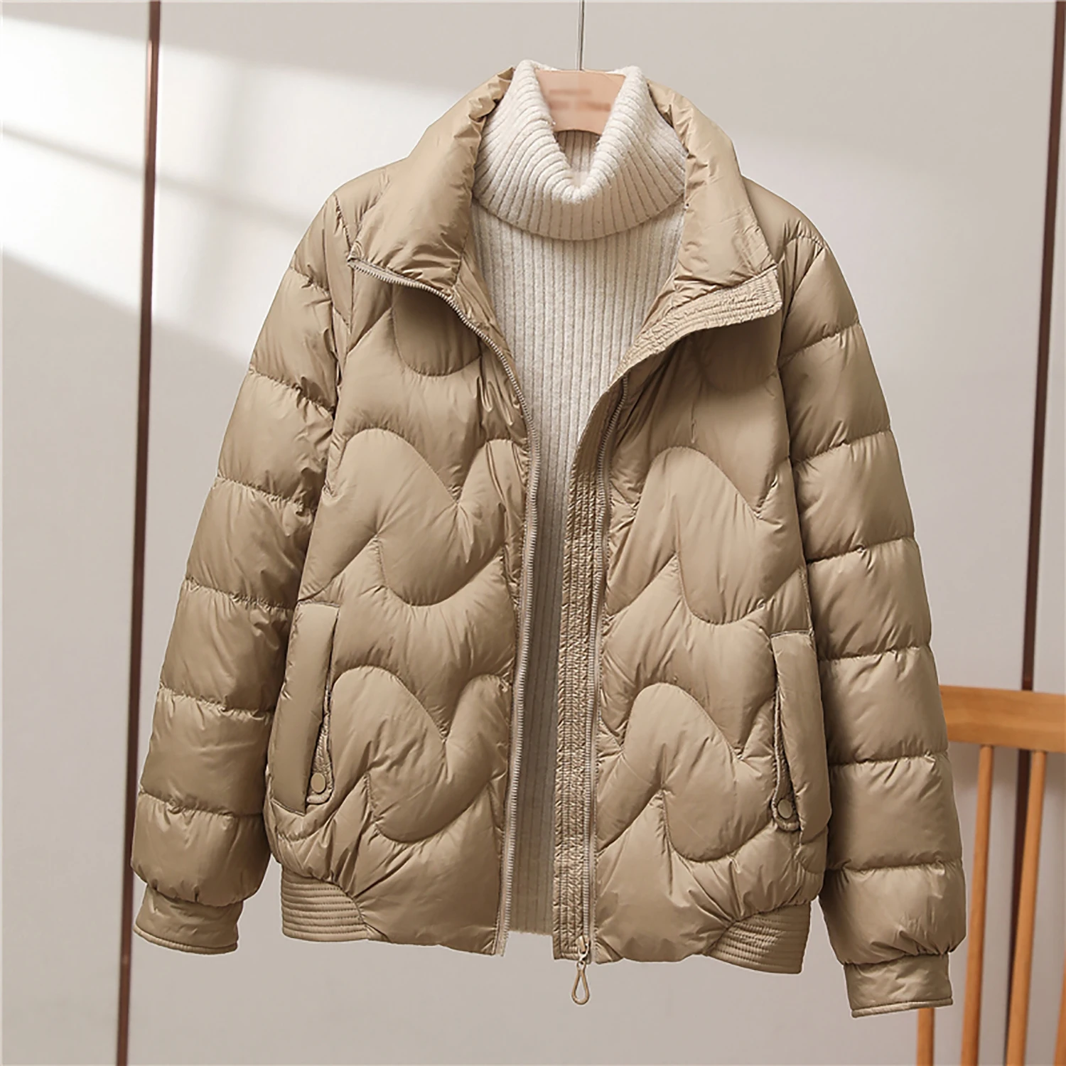 2024 Winter New 90 White Duck Down Soft Down Jacket for Women, Short, Stand up Collar, Small, Loose and Slimming Jacket