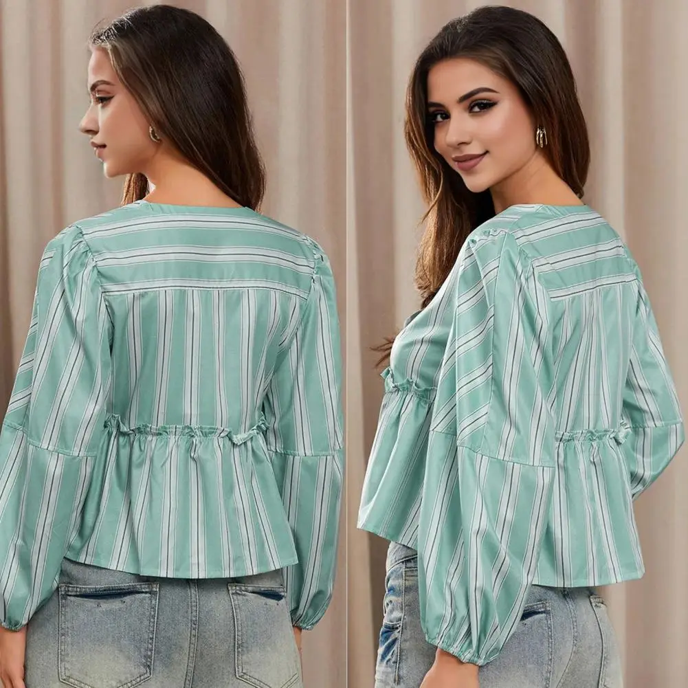 女性のカジュアルなストライプのシャツとショーツのセット,ゆったりとしたリボンのレースが付いた衣服,透かし彫り,長いランタンスリーブ,ビーチスーツ,夏,2022