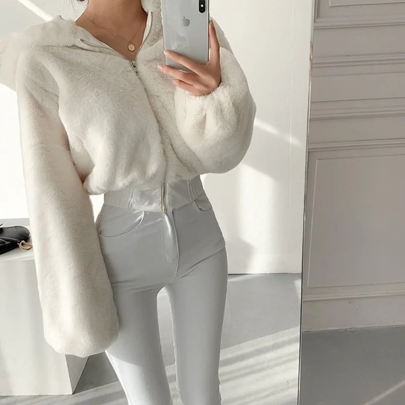 Sexy inverno zip casacos com capuz teddy falso casaco de pele das mulheres de luxo curto branco engrossar falso pele outwear bolsos solto e675