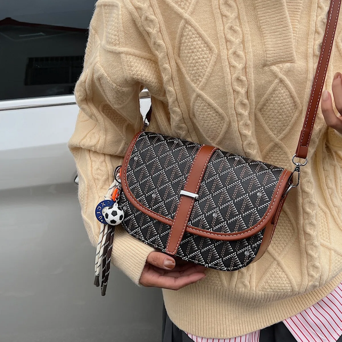 

Модная женская сумка через плечо 2025, однотонная сумка через плечо, универсальная повседневная сумка, стильная и практичная