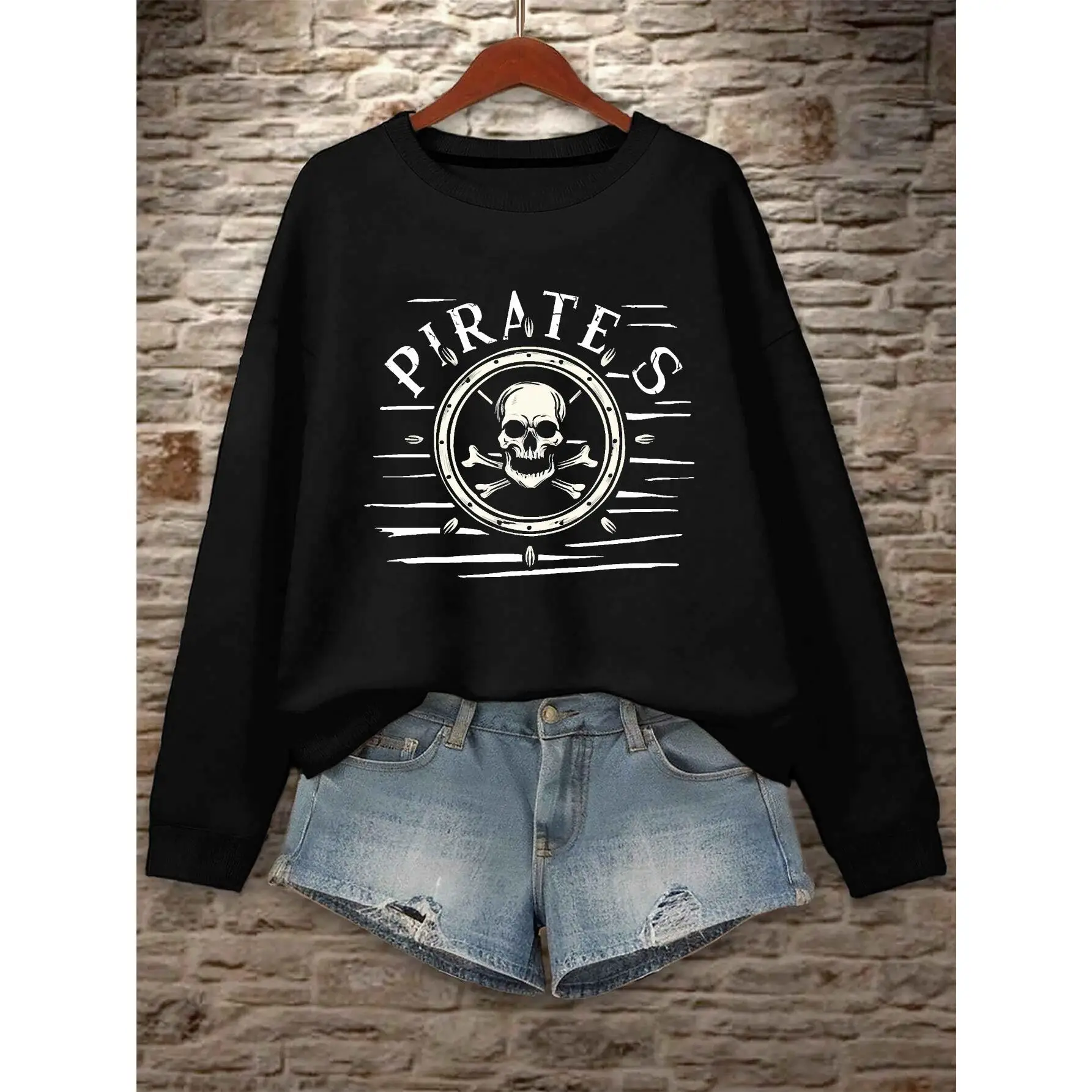 

Pirate Skull Graphic Print Sweatshirt for Women, Vintage Crewneck Harajuku Streetwear Tops, Gothic Punk Casual Pullover