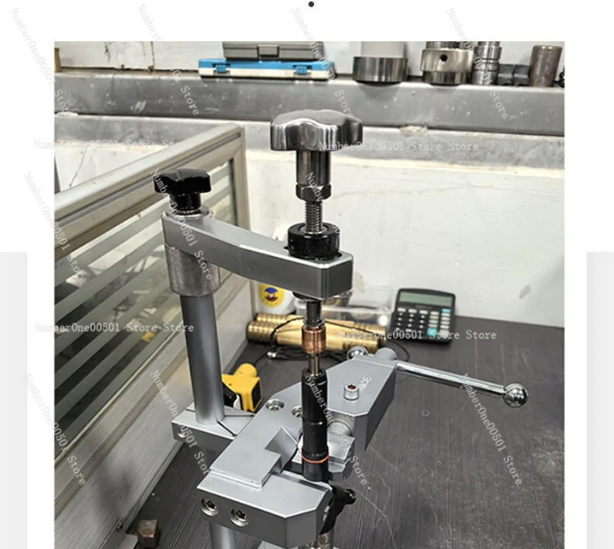 High Pressure Common Rail Injector Disassembly Stand Injector Removal Tool Mounting Bracket with Nozzle Holder