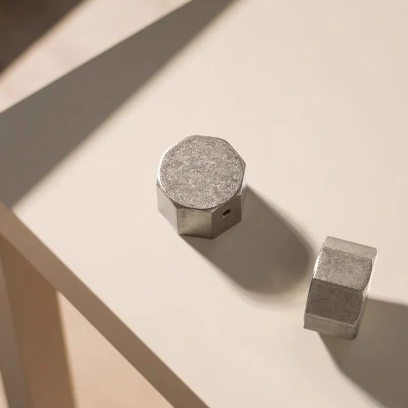 Mittelgroßes rundes Kugelschloss ohne Unterkreis, Schlafzimmertür, Knopf im antiken Stil, schlüsselloses, leises Windschloss