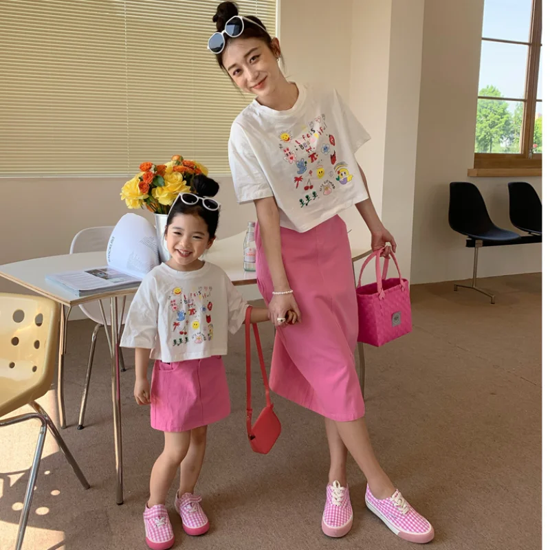 

New Summer Family Matching Outfits Korean Style Cartoon Letter T-shirt and Solid Color Skirt Set for Mother and Daughter H2289