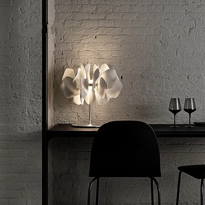 Modern simple petal desk lamp, living room lamp, ceramic study desk lamp