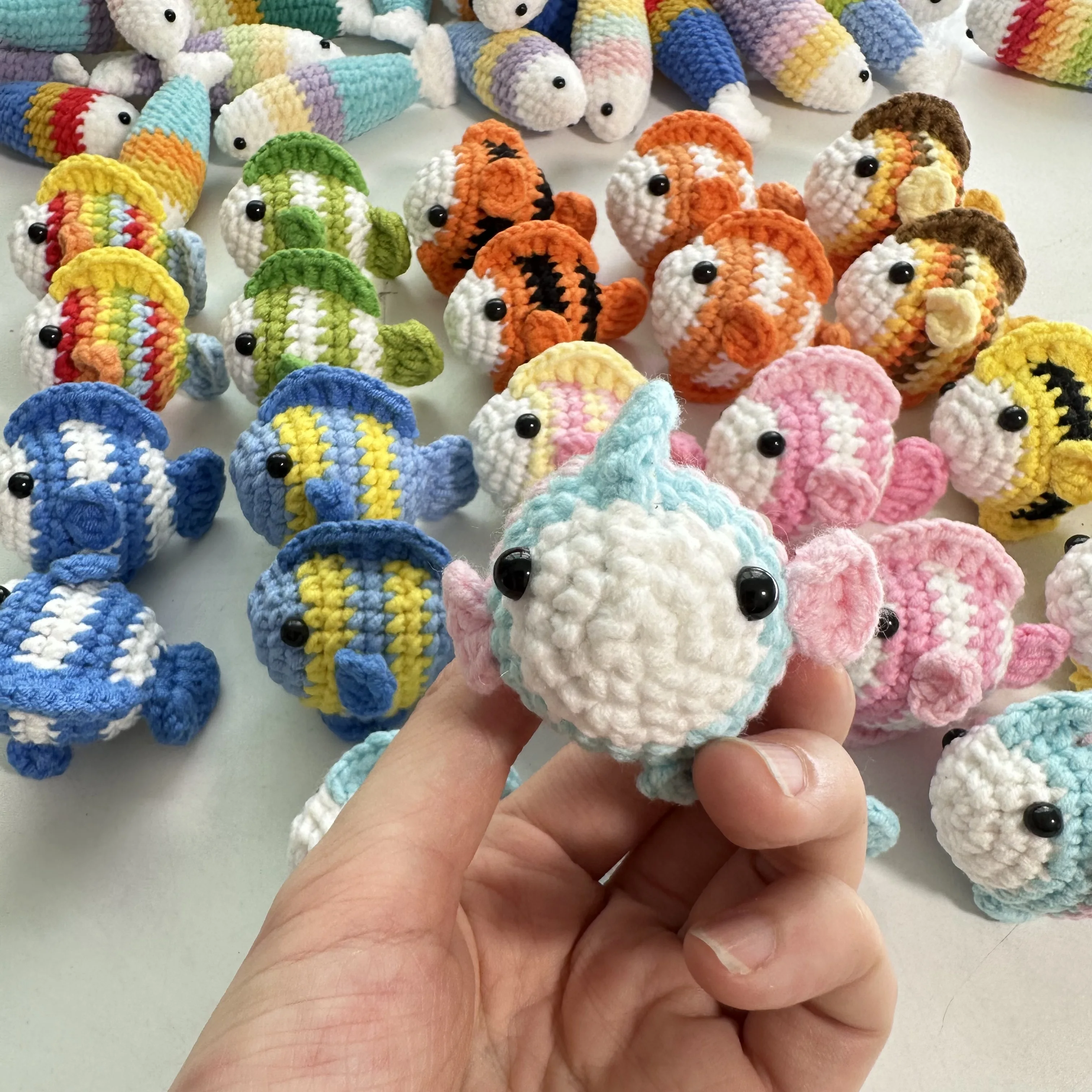 5pcs Hook Knitted Rainbow Fat Giant Salamander Fish Keychain Hand-woven Pendant Small Fish Keychain Creative Hanging Decoration