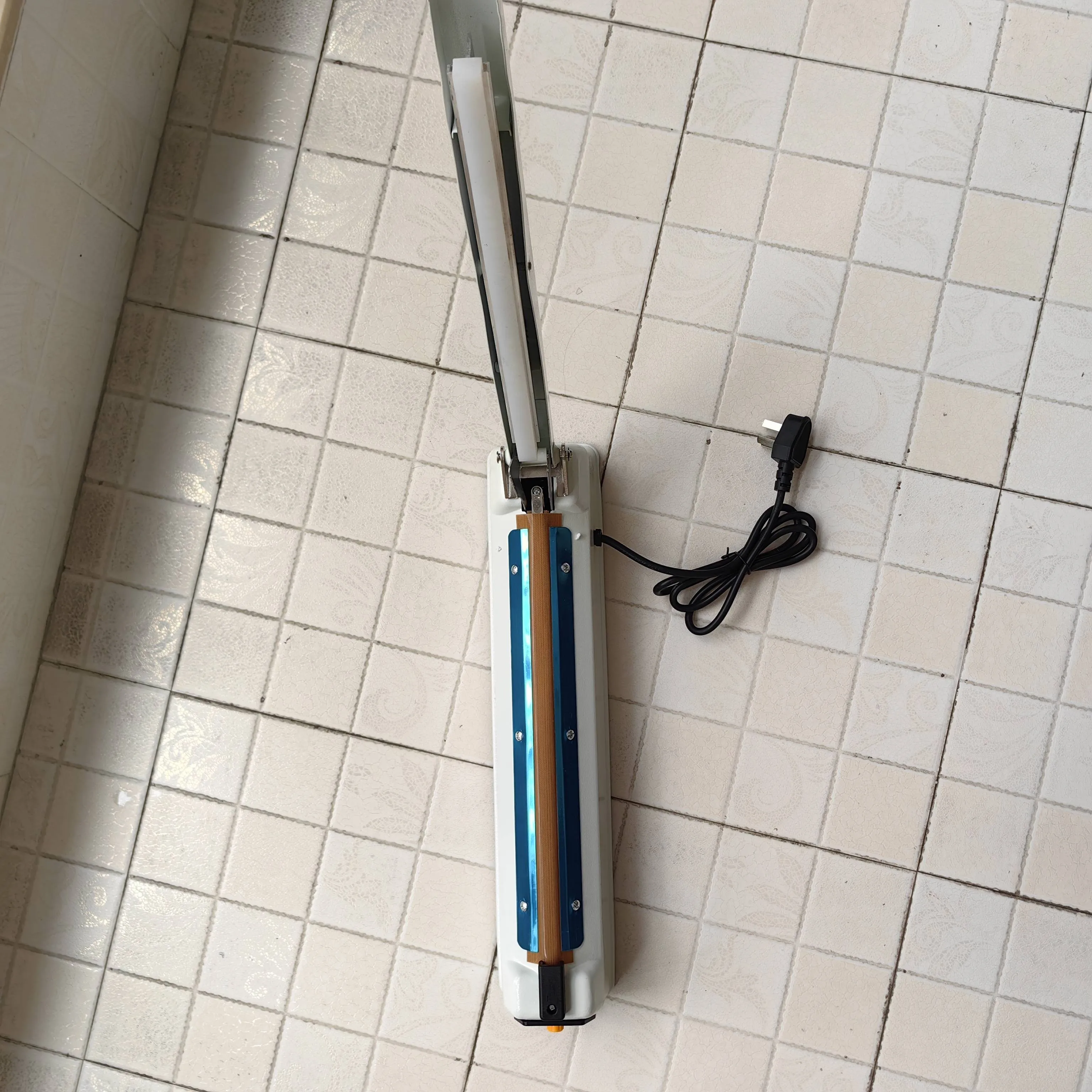 آلة دفع يدوية للعلب المعدنية ، سدادة برمز ، سدادة الأكياس البلاستيكية ، قالب التاريخ ، عرض الختم العريض ، 30 حرارة * 8 ، 8