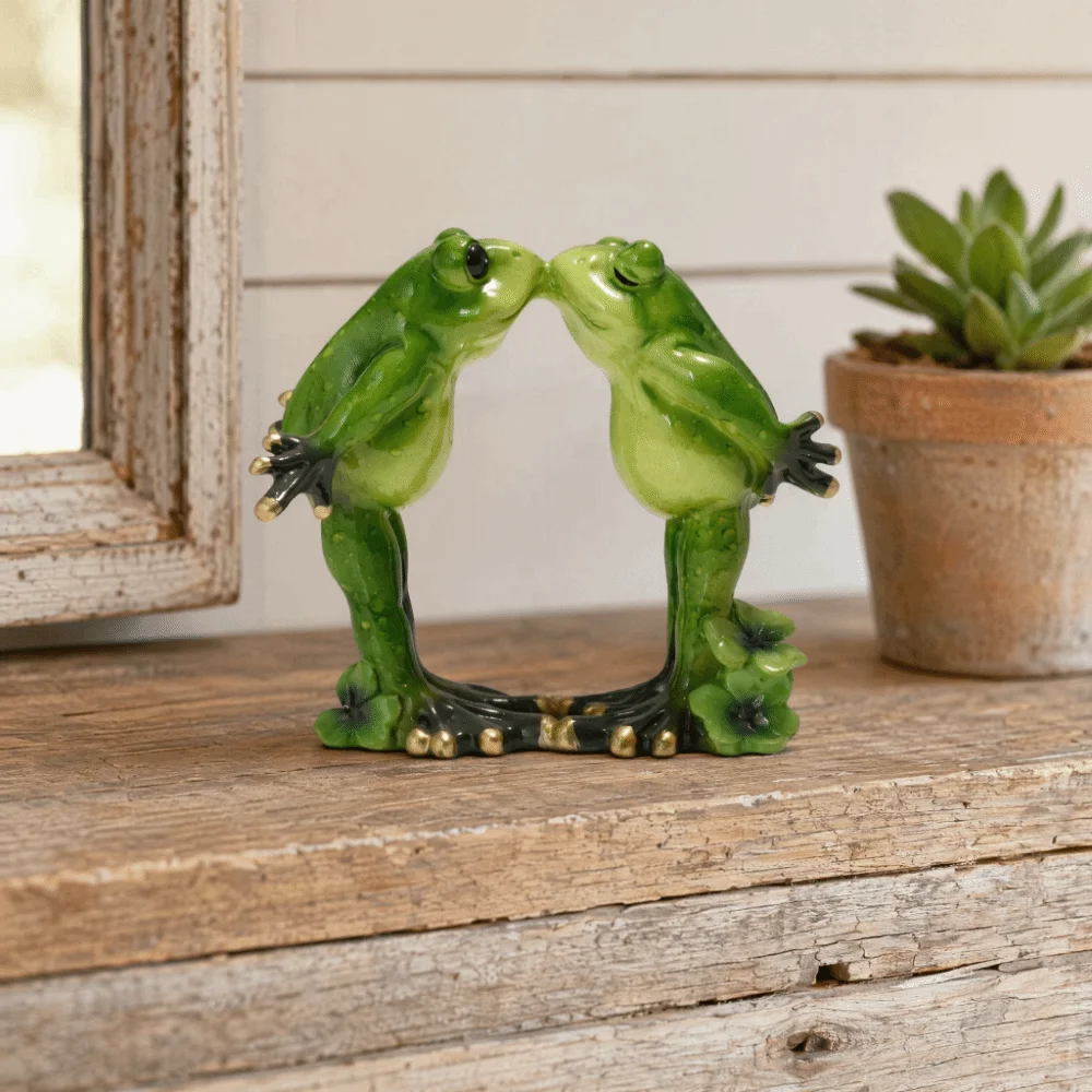 Resin Paired Amphibian Resin Figurine Compact Desktop Placement Size Green Couple Pose Desktop Ornament