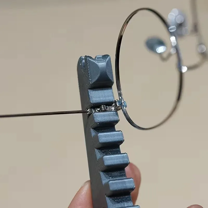 Glasses leg bending adjustment tool, nose support repair tool, sturdy and durable with frame adjustment function, temple device