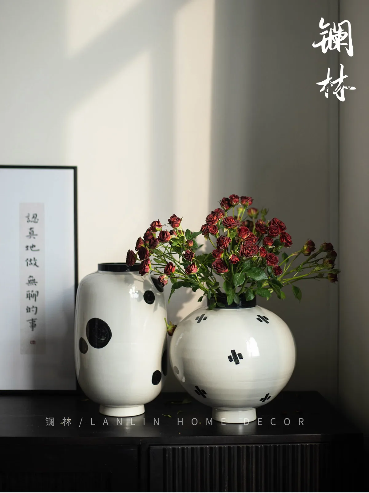 

White medieval vase, ceramic flower ware, living room flower arrangement, desktop ornament, modern simple and high-end