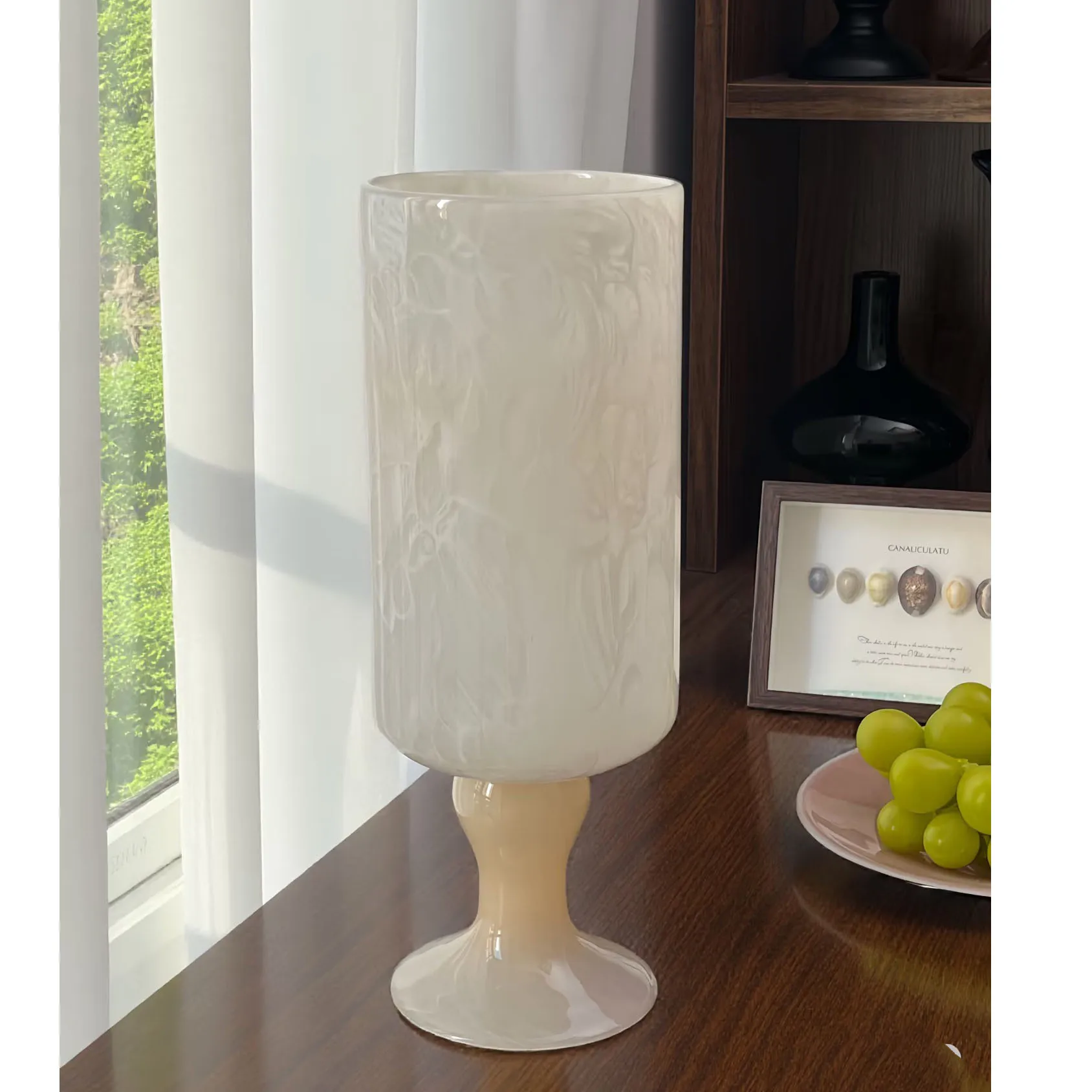Vase French Style Art Cream Tall Hand in Ancient Style Living Room Flower Arrangement Glass Vase Ornaments