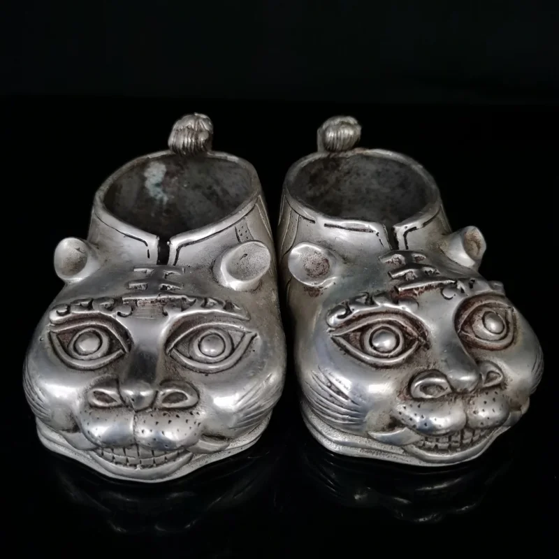 

Chinese Bronze Collection Ornaments White Bronze Tiger Head Shoes Statues Chinese Classical Crafts Gifts home Auspicious decor