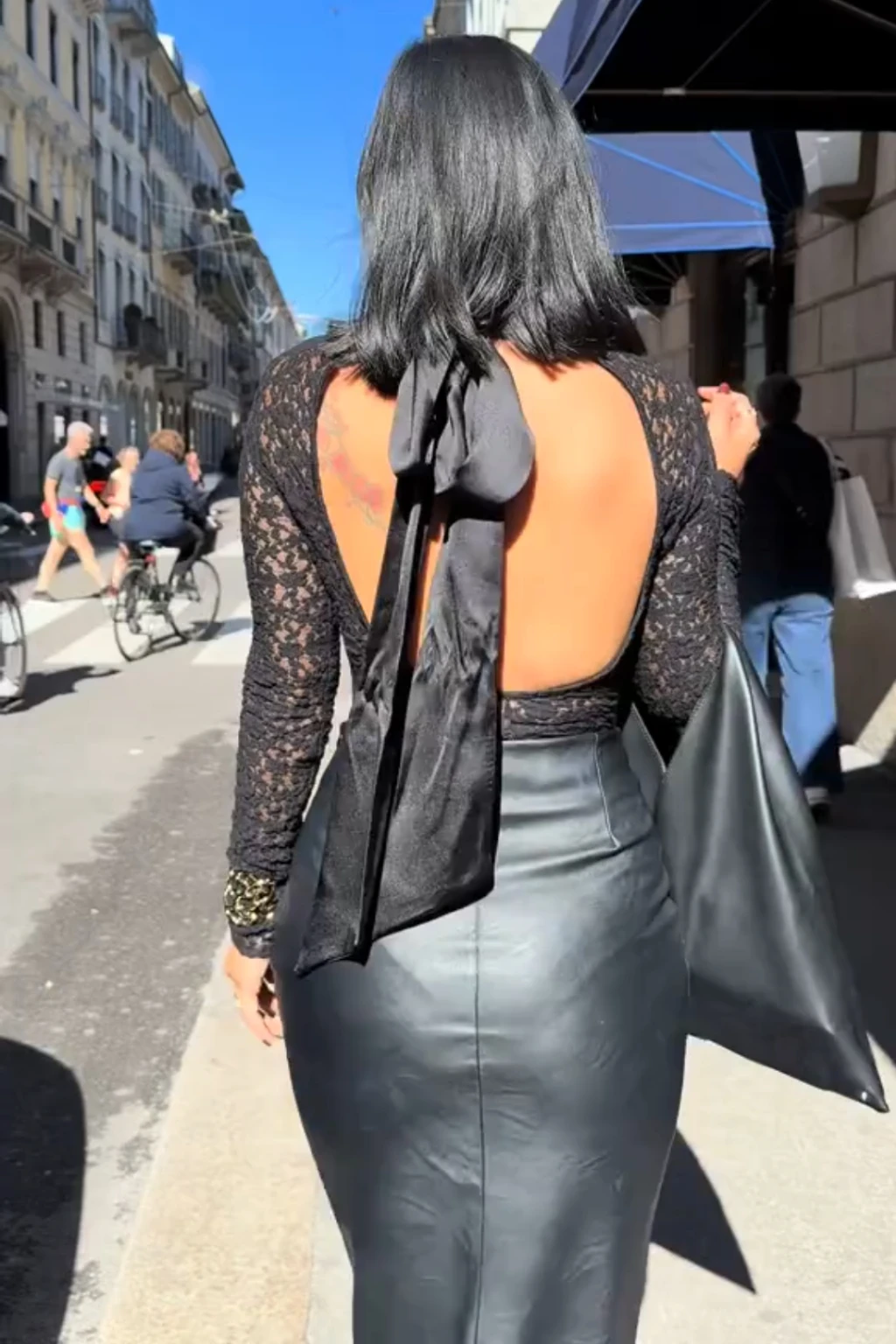 여성용 새틴 리본 레이스 바디수트 부드러운 레이스 조절 가능 라운드 넥 토널 새틴 타이 긴팔 노백 세미 시어 바디수트 새로운 여성 패션 의상