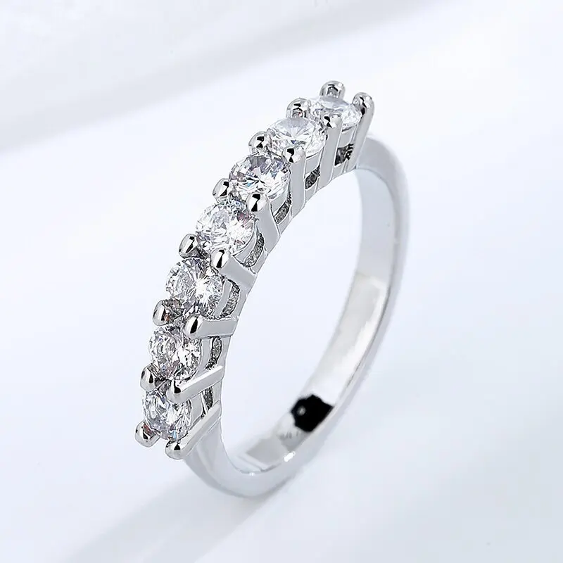 925 Sterling Silber Geometrischer Zirkonia Stapelring für Damen Trendiger Platinbeschichteter Marken-Partyschmuck Accessoires
