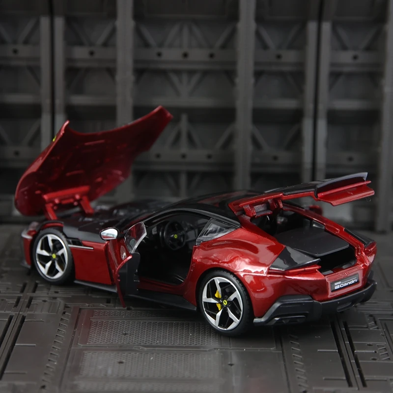 Bburago 1:24 simulación Ferrari 12 Cilindri coche en miniatura de aleación adorno, puerta se puede abrir, regalo de supercoche estático
