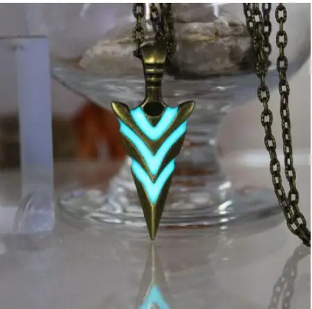 Luminous Glowing Arrow Pendant Necklace Knight Spear Necklace Glow In The Dark Pike Necklace for Women Men Halloween Gift