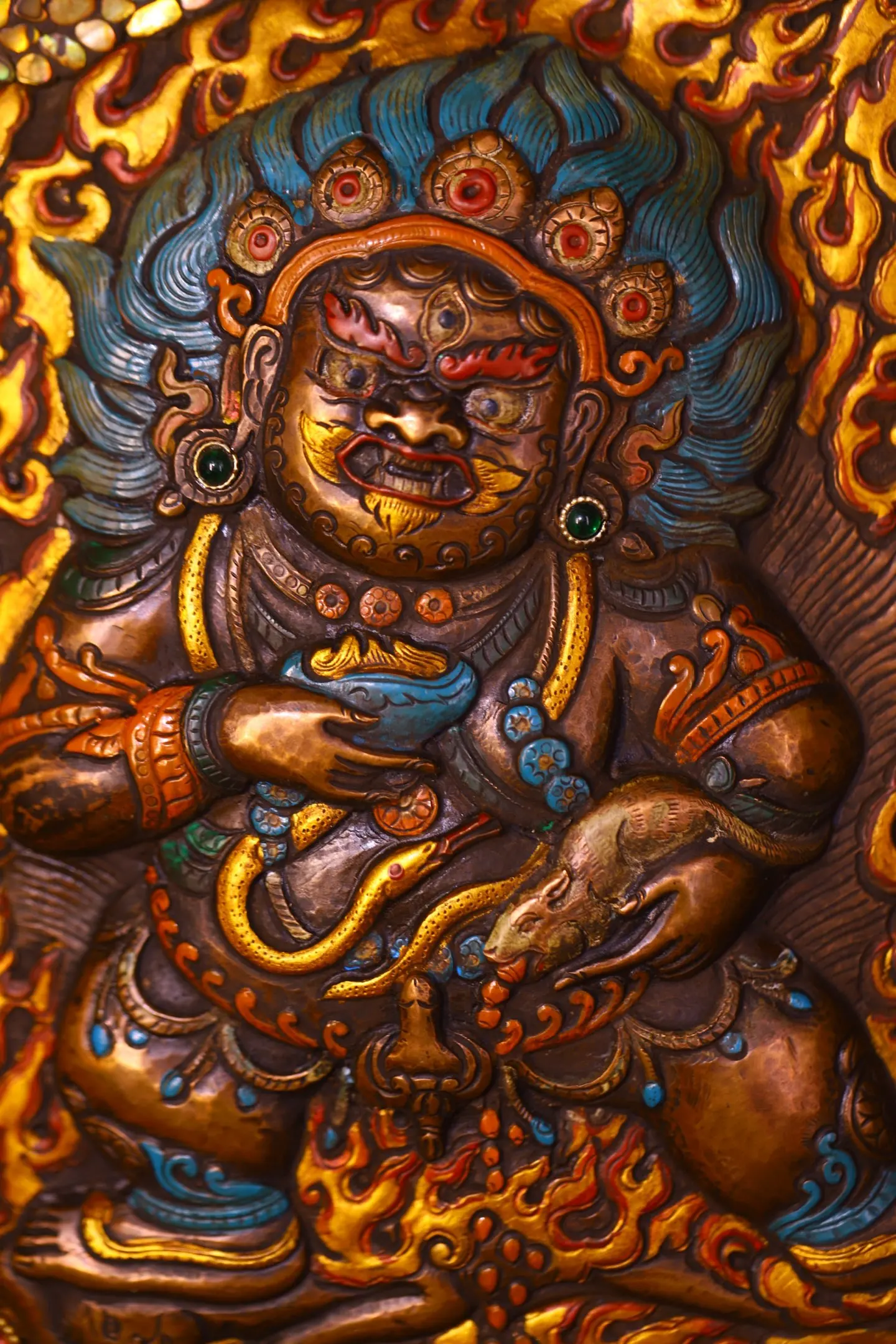 

20-дюймовая китайская коллекционная старинная мозаичная панель-амулет Тханка с расписными бусинами Гзи, бирюзой и изображением черного Джамбалы Будды