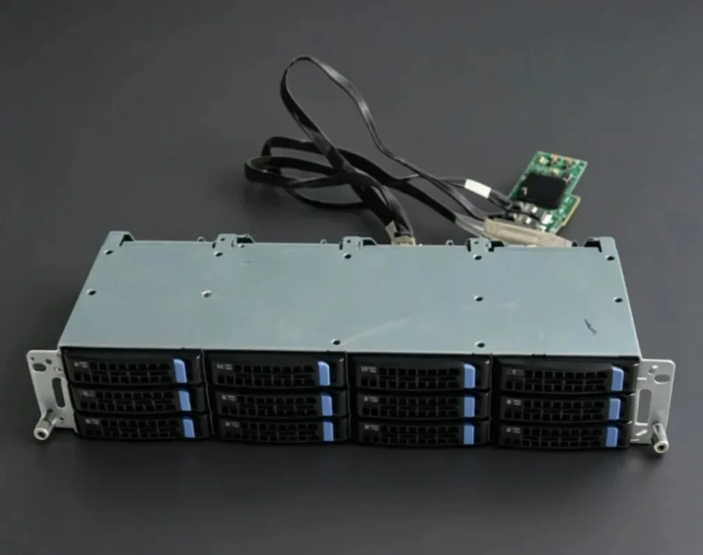 For 12‑Bay IT‑Mode Pass‑Through Hard‑Drive‑Enclosure, 3.5‑Inch SAS‑SATA‑Backplane, SFF‑8087 / SFF‑8643 Mini‑SAS Interface