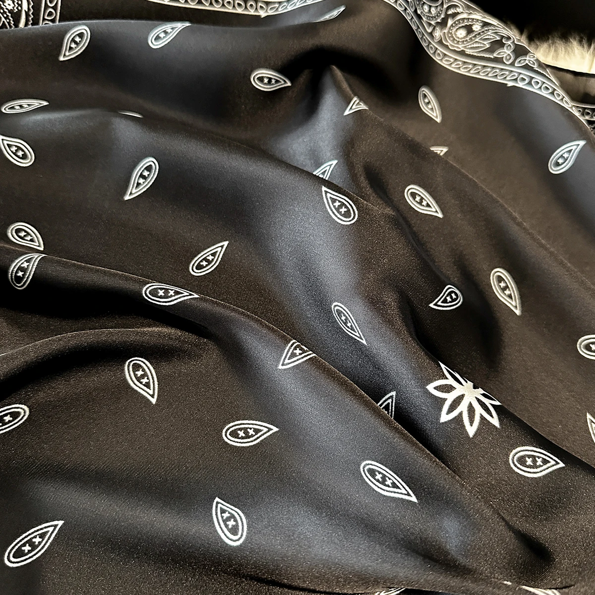 Neue 70 cm Platz Paisley Print Platz Silk Schal Lässig Elegante Dünne Atmungsaktive Hals Frauen Winddicht Kopf Wrap Haar Schals – Detail 2