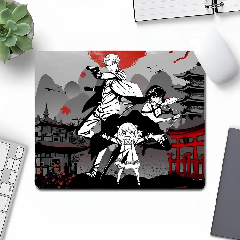 SPYxFAMILY Mouse Pad Art Gaming Gamer Small Rubber Locking Edge Large Computer manga MousePad Laptop Desk Pad