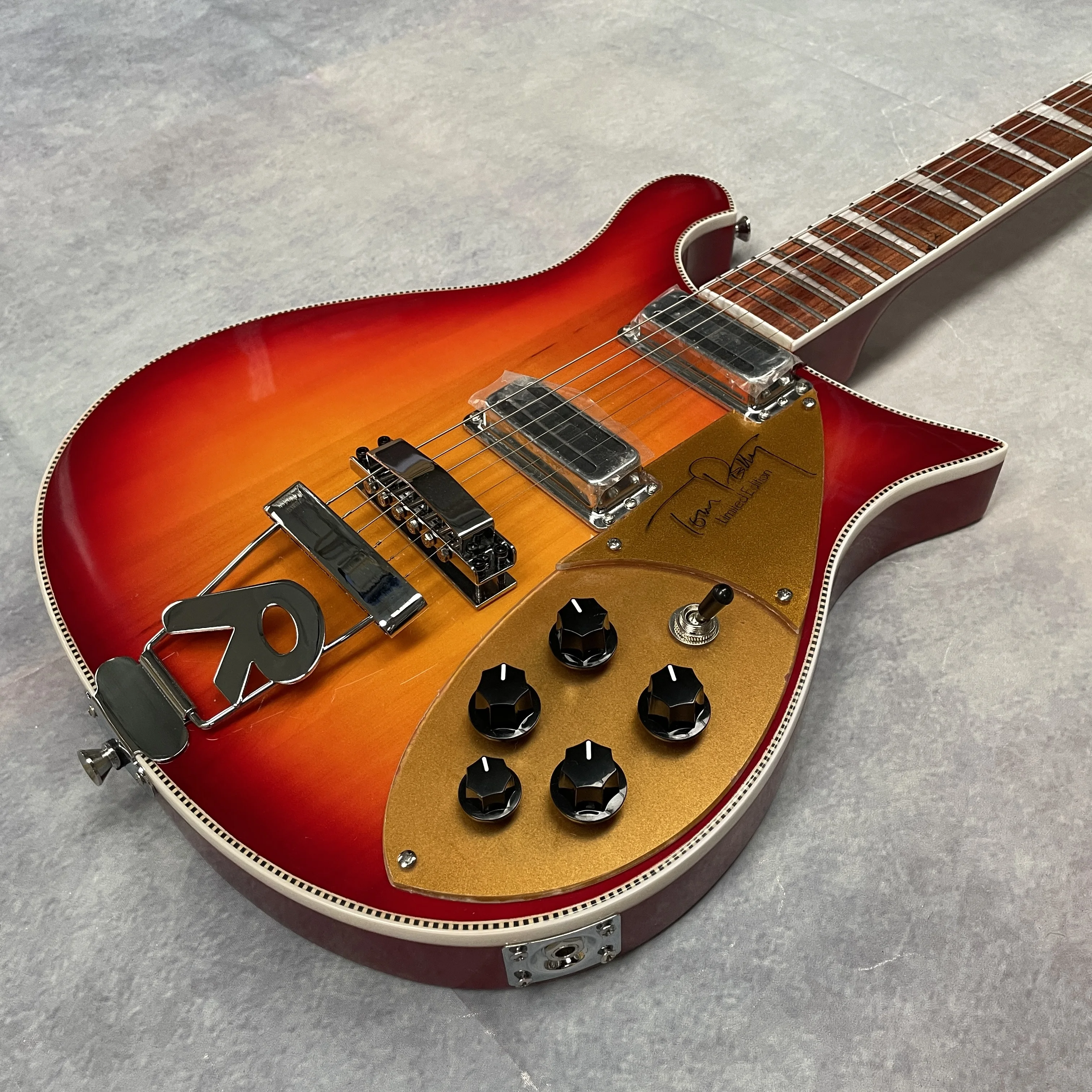 6-string electricguitar,serrated edge binding,black control knobs,rosewood fingerboard guitars,compact and easy-to-play guitarra view 3