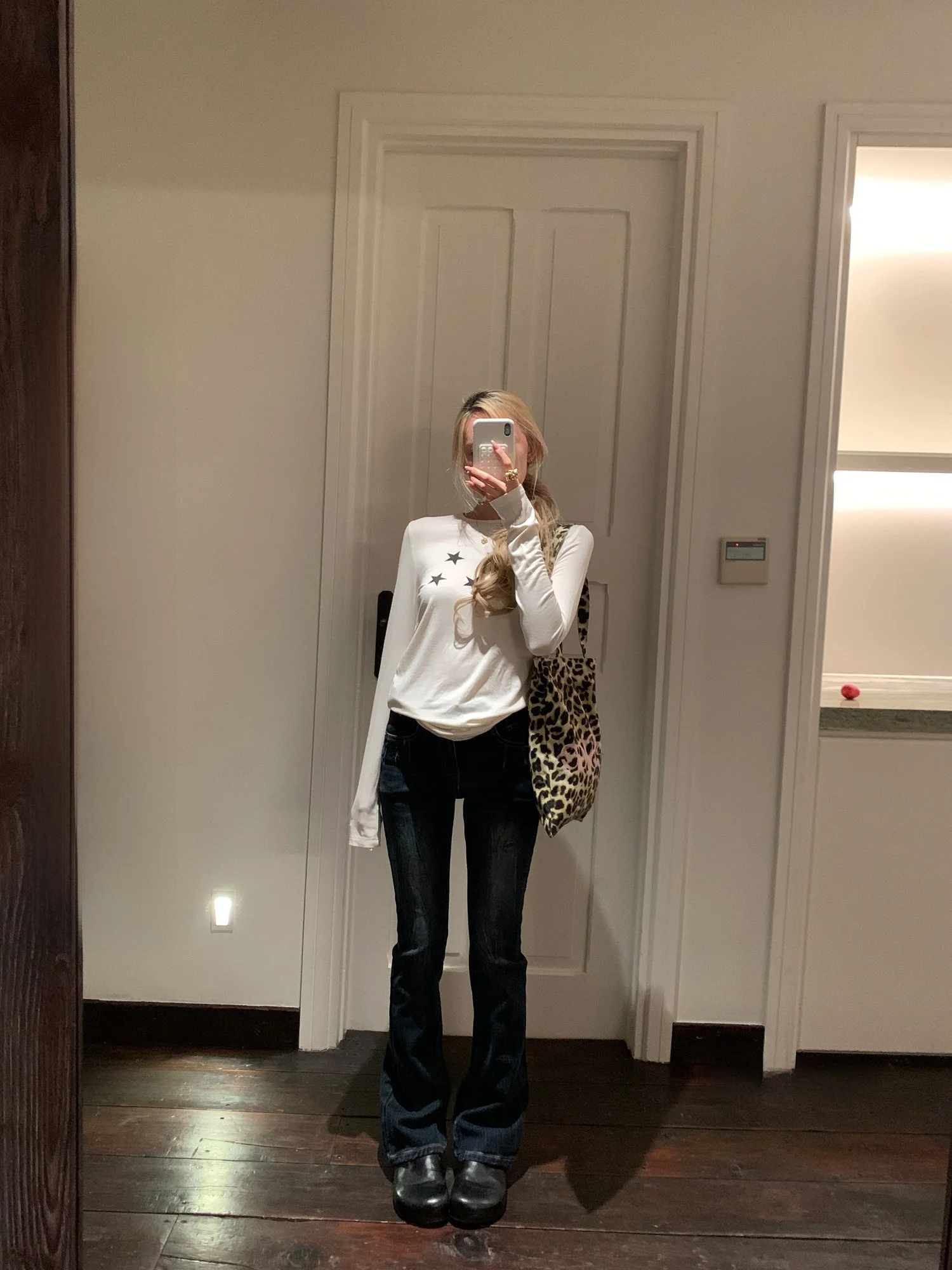 

Женские джинсы Slim Fit с высокой талией, зимние модные брюки, широкие штанины, из стираного хлопка, длинные, трендовые