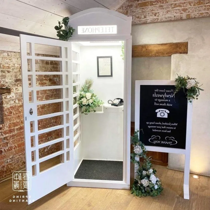 

Декоративные деревянные и акриловые телефонные будки для фотосессий