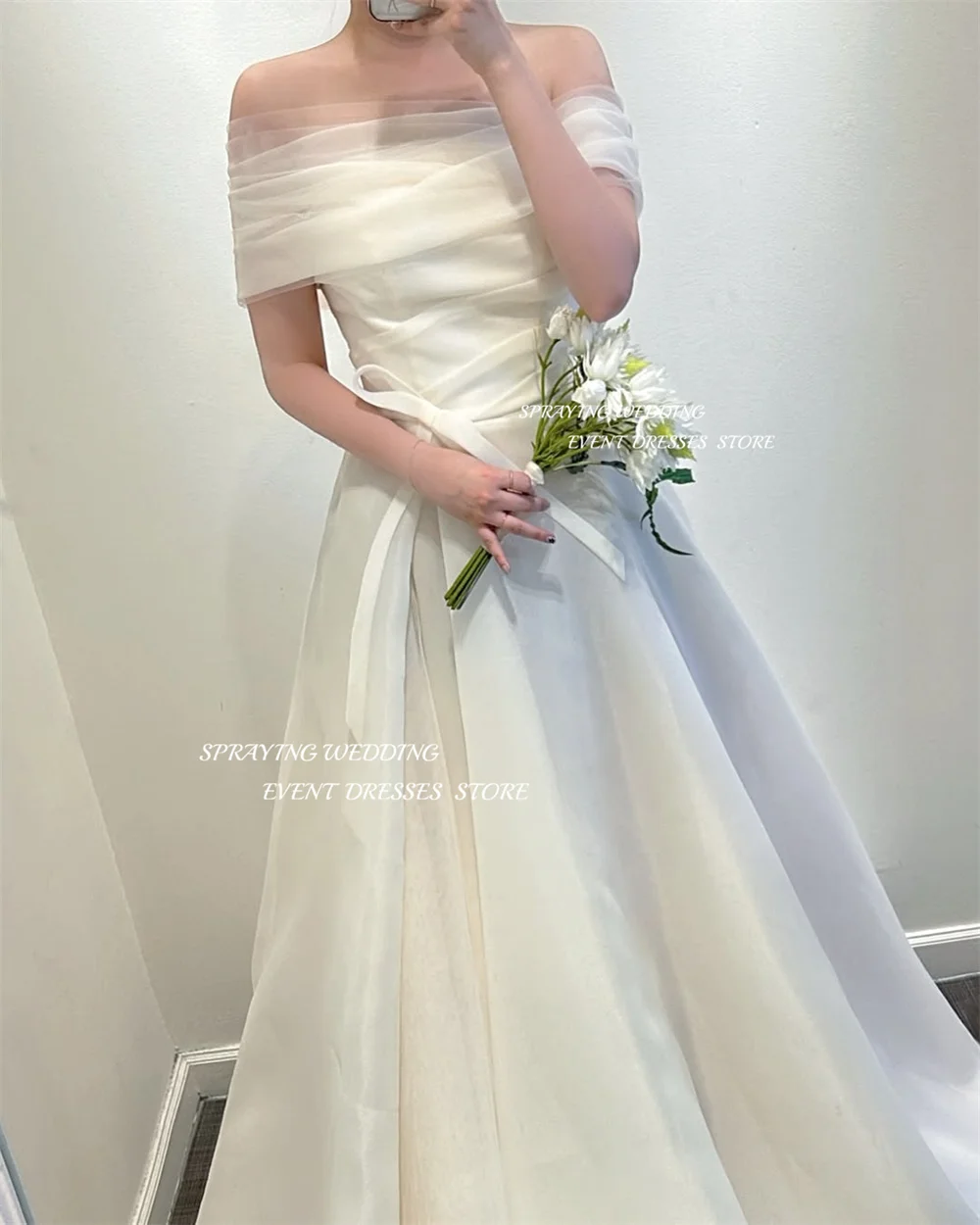 SPRAYING Una linea con spalle scoperte Corea Matrimonio Servizio fotografico Abito in organza Lunghezza pavimento Piega Abiti da sposa Corsetto Dende Personalizzato