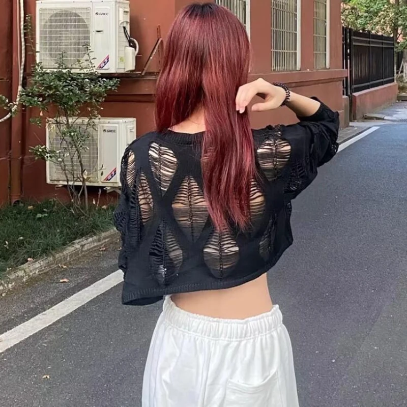بلوزة محبوكة مجوفة واقية من الشمس بأكمام طويلة على الطراز القوطي أسود داكن مثير سترة رفيعة للنساء قطع علوية صيفية أنيقة Y2k