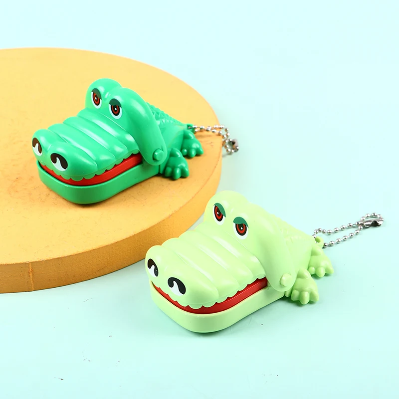 1pc kreative kleine Krokodil Mund Zahnarzt beißen Finger Spiel Gags Spielzeug mit Schlüssel bund knifflige Farbe zufällig