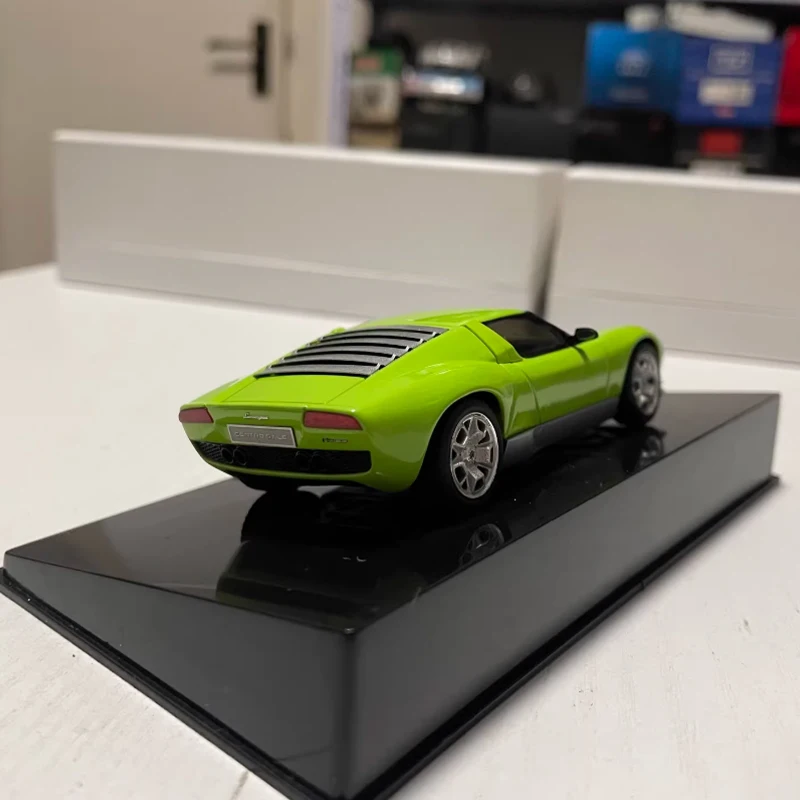 Model odlewany ciśnieniowo Miura Concept w skali 1:43, wykonany ze stopu, symulacja klasycznej dekoracji, hobby, pamiątki, kolekcja, ekspozycja statyczna.