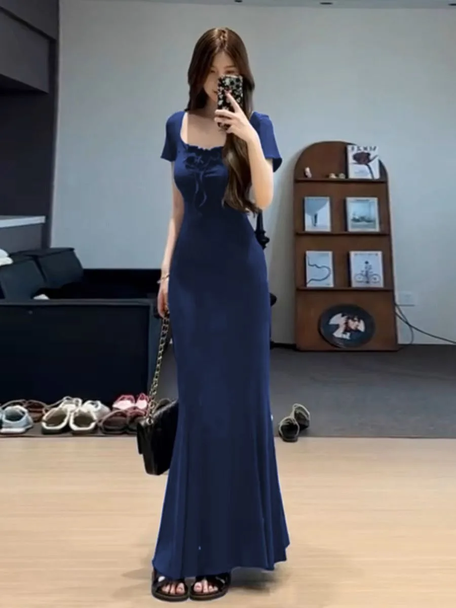Elegancka czarna francuska sukienka bodycon damska, podkreślająca talię, syreni krój maxi do kostek, jesienna, szykowna, modelująca sylwetkę długa sukienka.