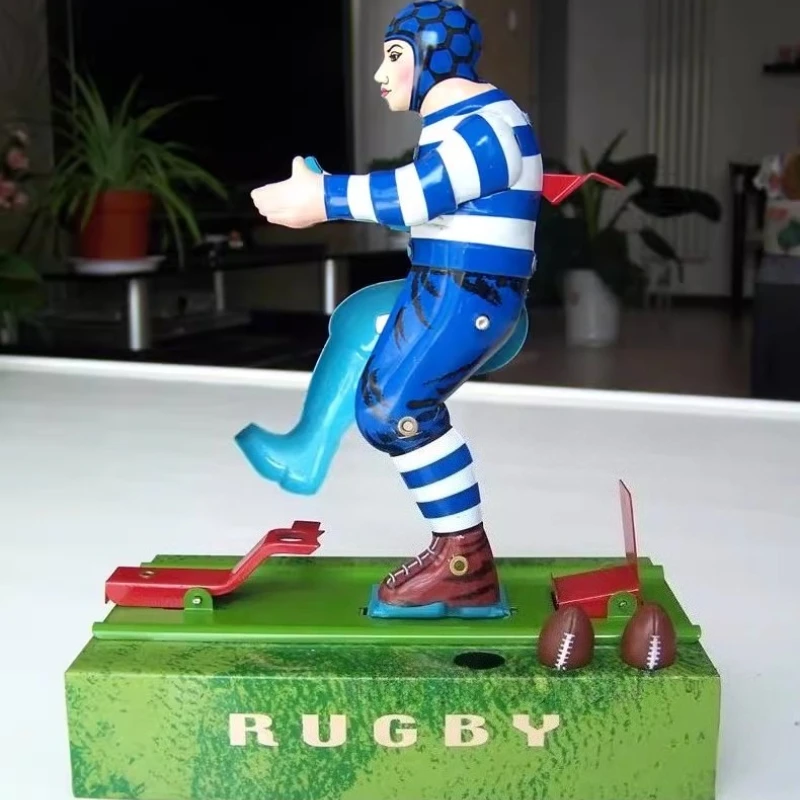 

16.5*10.5*20cm Room Decoration Metal Tin Rugby Player Wind Up Toy Classic Mechanical Toy Desktop Ornament Brithday Gift
