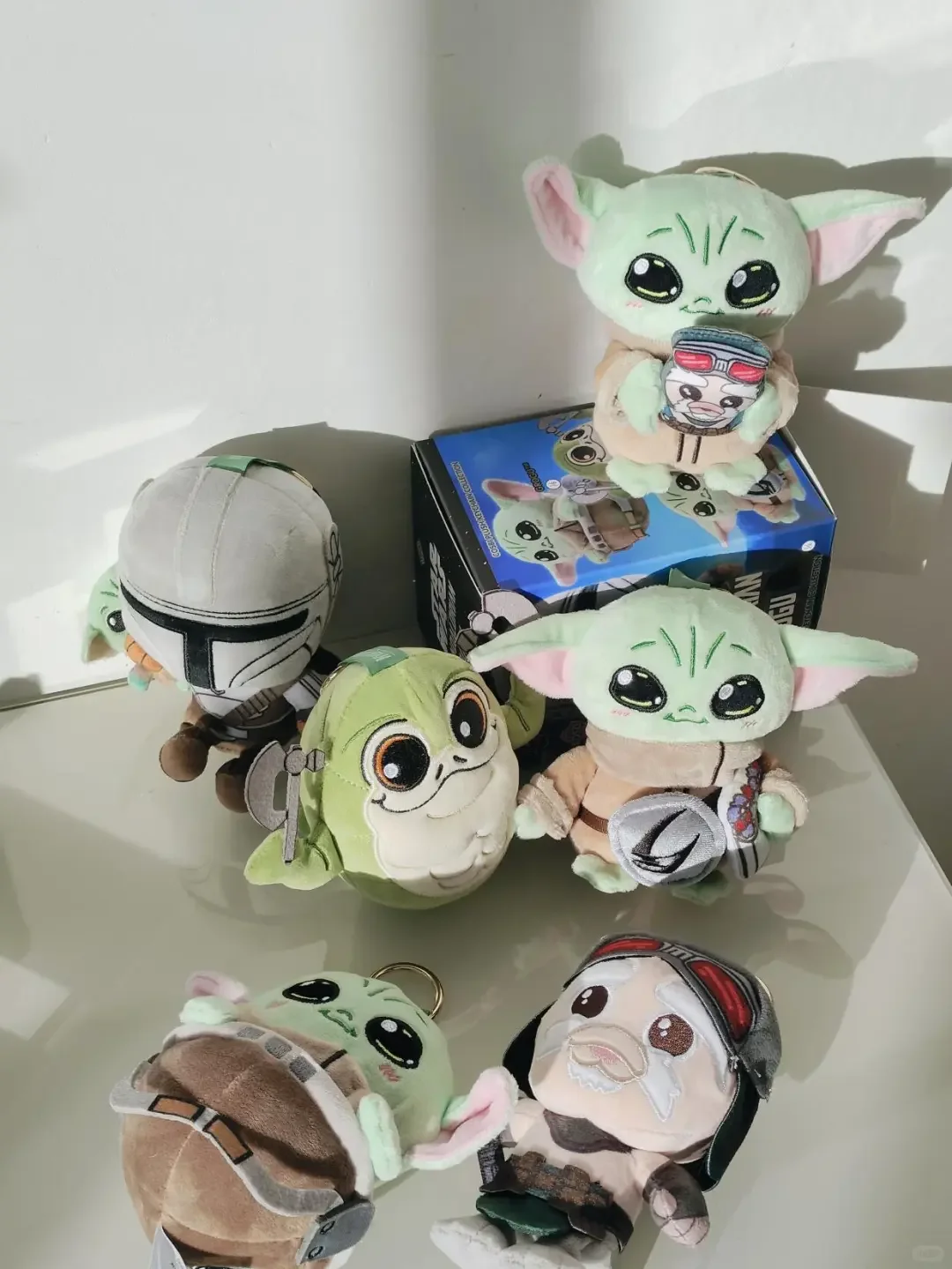 

New Products In Stock Genuine Hot Toys Cospi Mandalorian Blind Box Figurines Cute Women'S Hanging Ornaments Doll Accessories