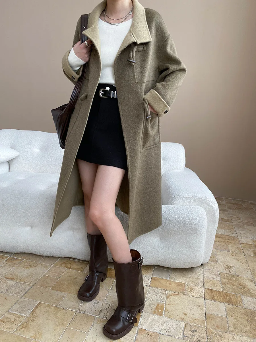 معطف صوف على الوجهين مزدوج الصدر مع طية صدر مدببة وأزرار قرن بلونين كتلة ألوان للرجال معطف كلاسيكي مصمم حسب الطلب