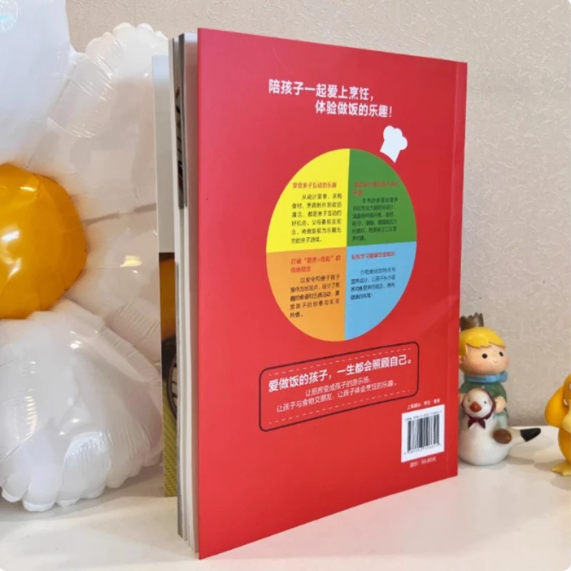 Los niños aprenden a cocinar desde arañazos, convierten en la cocina en un patio de juegos para experimentar la alegría de cocinar juntos