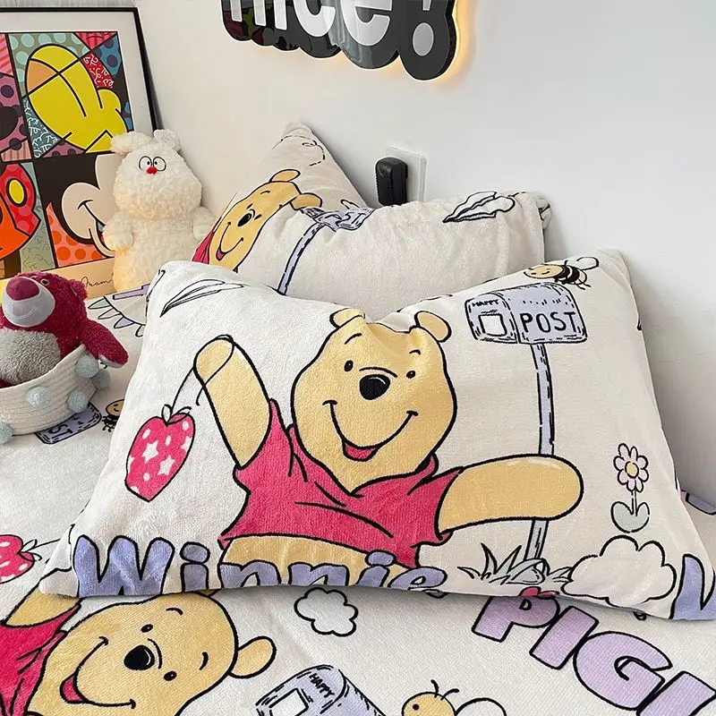 Federa in velluto corallo Cartoon Winnie The Pooh, accessori per la casa con motivo a punto anime Kawaii, regalo per federa morbida e spessa