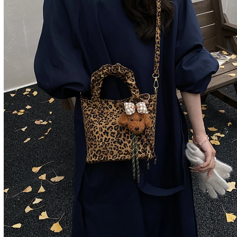 حقيبة نسائية من جلد الغزال 2025 خريف شتاء جديد مربع ليوبارد زر مغناطيسي حقائب يد عتيقة حقيبة هاتف بنية ناعمة على الموضة #4