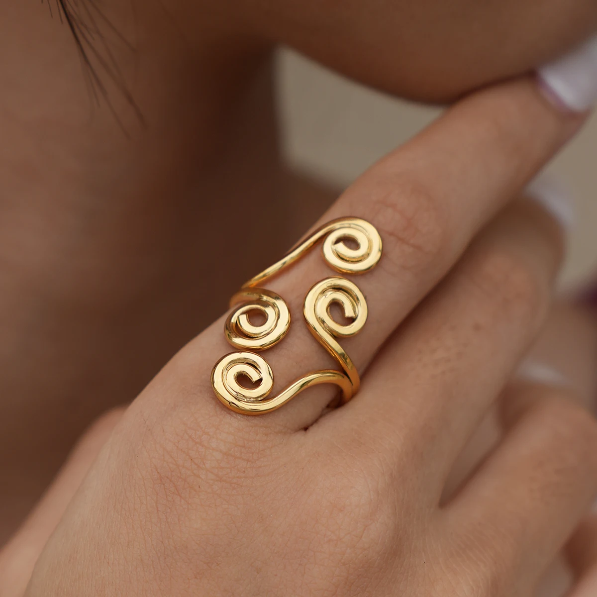 1 Stück Stilvoller Spiralförmiger Personalisierter Minimalistischer Ring 18 Karat Vergoldet Damenring Schmuck Edelstahlringe für den Urlaub