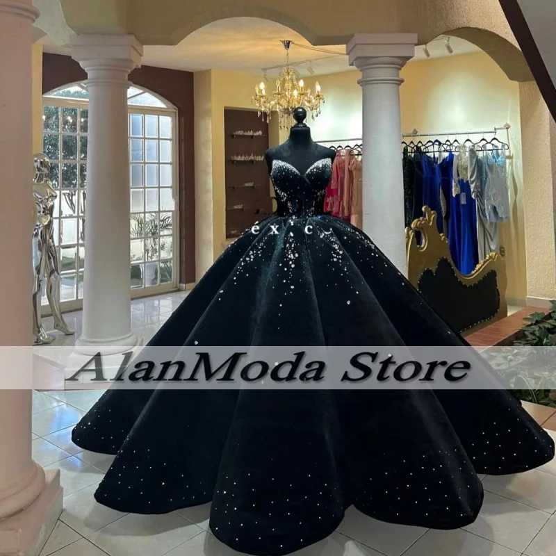 Luxury Vestidos 15 Quinceañera Black Velvet Quinceanera Dresses For Girls Crystal Special Occasion Evening Gowns Customized