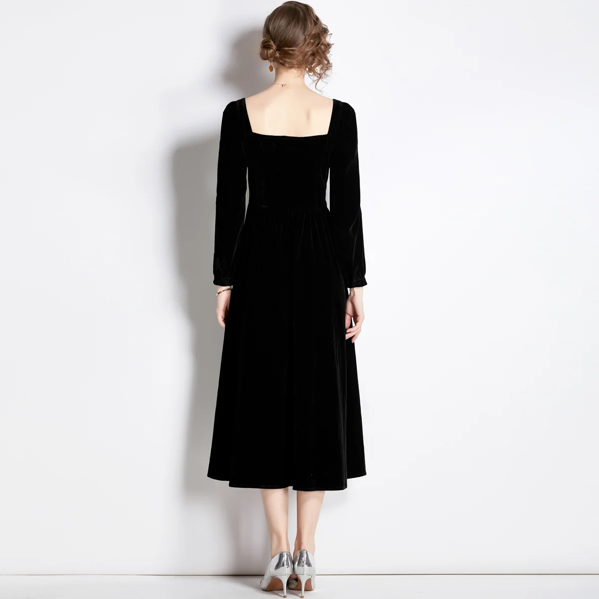 Fall/Winter 2023 Square Neck Black Velvet Long Sleeve Dress French Retro Hepburn Style Simple Waist Slim Skirt