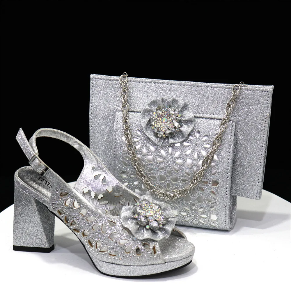 

Spot shoe and bag combination, classic fashion silver thick heel sandals, women's 37-43 with hand bag hollow press
