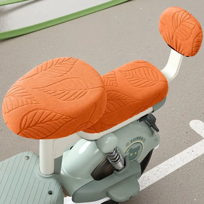 غطاء مقعد الدراجة الكهربائية شتاء دافئ الفانيلا Sunproof تنفس عدم الانزلاق غطاء مقعد دراجة نارية العالمي