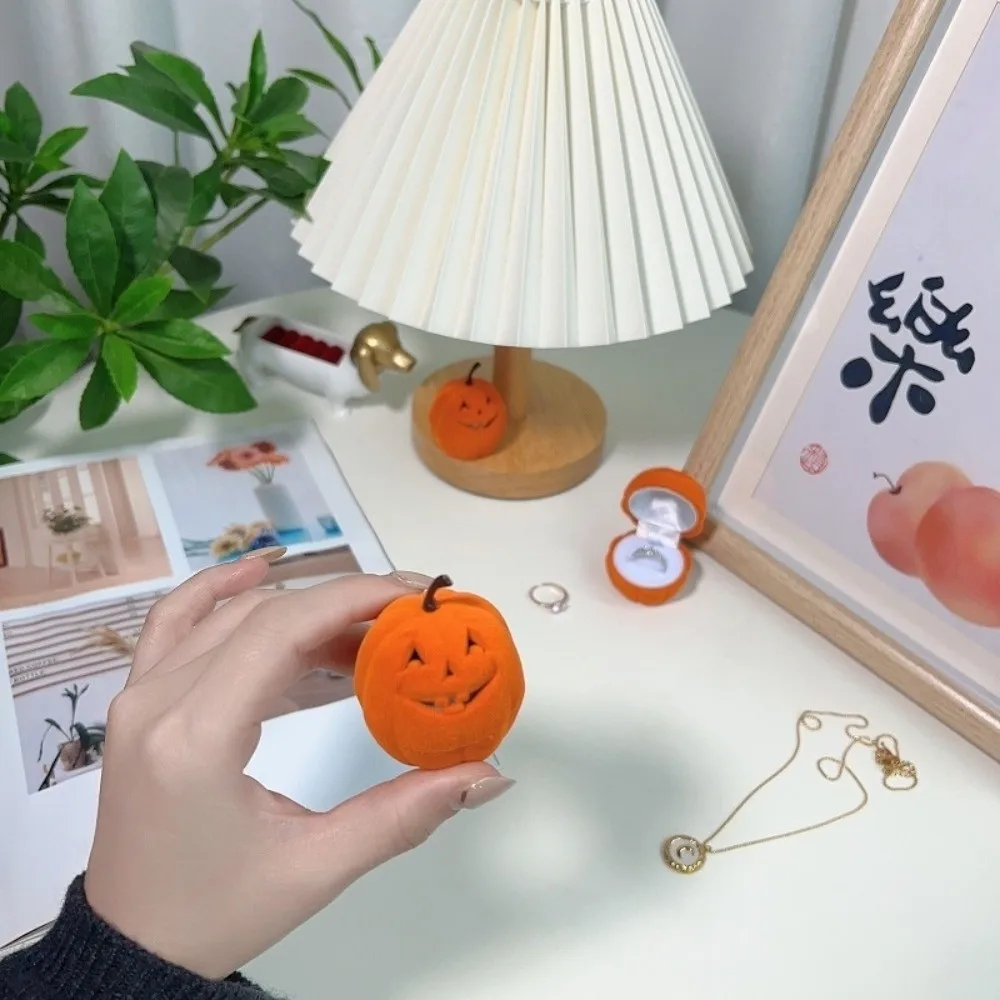 صندوق مجوهرات الزفاف والهالوين صندوق تخزين مضاد للتصادم على شكل يقطين صندوق برتقالي صغير من الفلانيل منظم مجوهرات هدايا