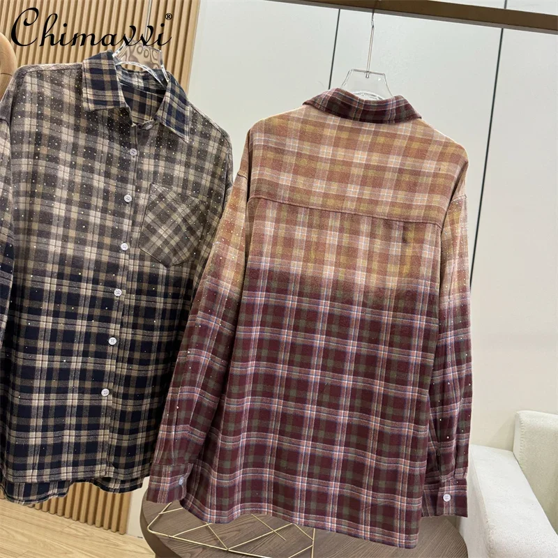 Camicia a maniche lunghe scozzese con diamanti pesanti della stazione europea Primavera Cappotto camicetta impilata casual a maniche lunghe allentato di nuova moda